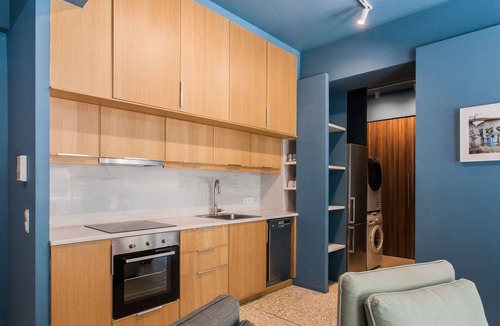 Psirri Apartment | Central Comfy Apt with Private Balcony & Rooftop Access. CT3