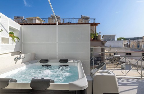 Athens City Centre Apartment | Central Sunny Loft with Plunge Pool