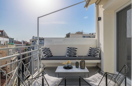 Athens City Centre Apartment | Central Sunny Loft with Plunge Pool