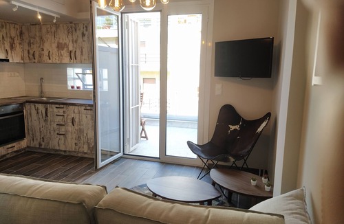 Platia Viktorias Apartment | Centre of Athens,close to Metro, Uni, full comfort studio