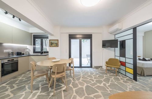 Athens City Centre Apartment | Centric designed apartment with a garden