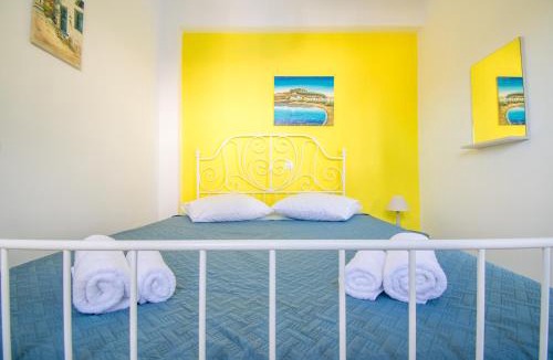 Ialyssos Apartment | CHAMBRE JAUNE