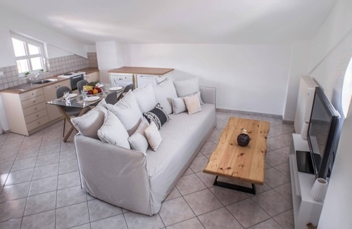Roussospiti Villa | Charmful villa, stunning views,pool, hot tub & BBQ