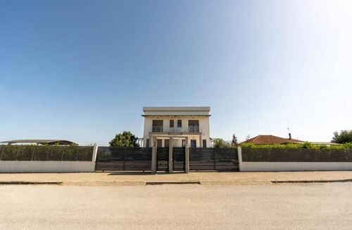 Korinos House | Charming 3-bedroom villa in marvelous Korinos with fitness room, WiFi