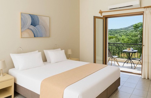 Georgioupolis Bed & Breakfast | Charming 4-bedroom bed & breakfast in delightful Georgioupoli with AC