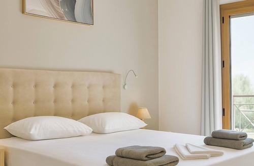 Georgioupolis Bed & Breakfast | Charming 4-bedroom bed & breakfast in delightful Georgioupoli with AC