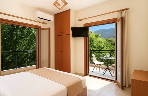 Georgioupolis Bed & Breakfast | Charming 4-bedroom bed & breakfast in delightful Georgioupoli with AC