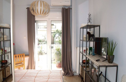 Ilioupoli Apartment | Charming Apartment Well Located