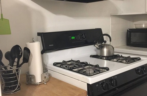 Cleveland Heights House | Charming Stone Cottage-20 min to CCF/CWRU/UH