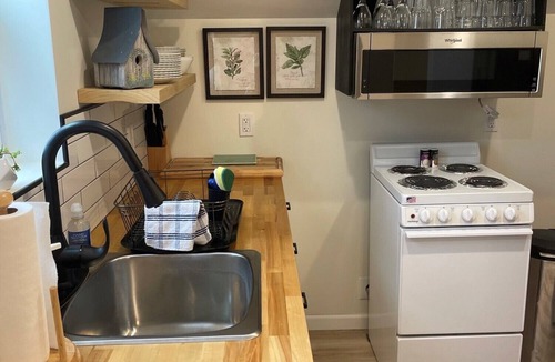 Union Apartment | Charming studio apartment 30 min from the Ark Encounter