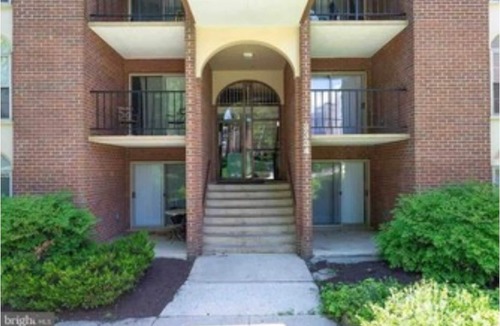 Annandale Condo | Chic Mosaic District 2BR/1BA Condo pet friendly near DC w/pool