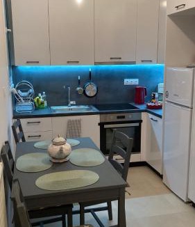 Thissio Apartment | Chris AKROPOLI