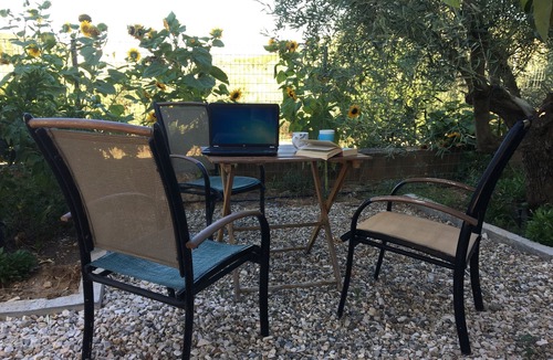 Pyrgiotika House | Chryssa's garden apartment