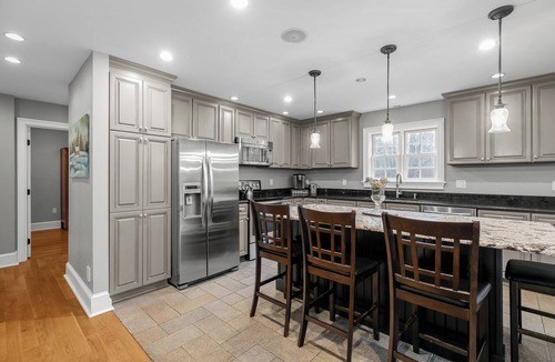 Little Compton House | Close to Vineyards & Beaches, Central AC, Sauna, Steam Shower & 2 Person Jacuzzi