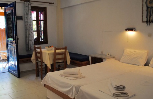 Marathokampos Apartment | Come as guests, leave as friends...