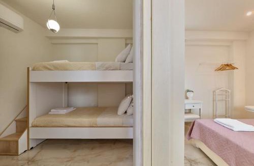 Stavromenos Apartment | Comfy apartmt near beach with pool dining area
