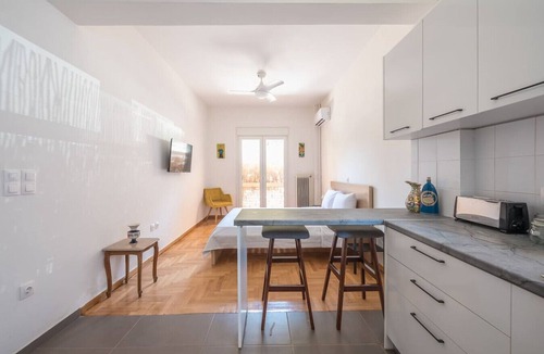 Exarhia Apartment | Compact & Cozy Flat in Trendy Area