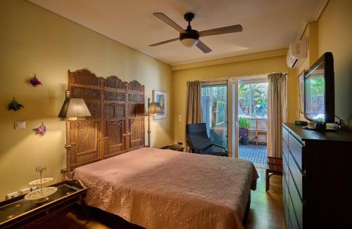 Voula Apartment | Cool ambiance, 2Brs , Private Garden & Parking