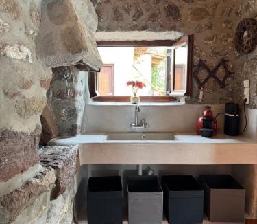 Spileo House | Cottage by the Sea in Vathy Methana