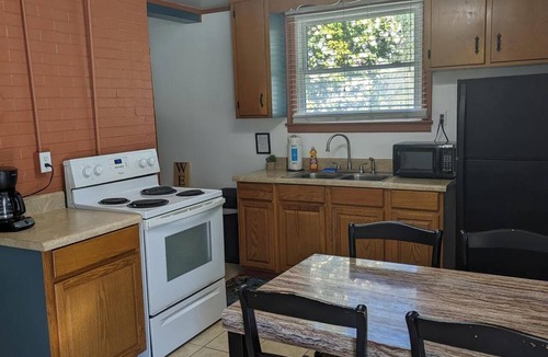 Williamsburg Cottage | Cottage - Williamsburg Pet-Friendly Getaway – Heated Pool, Free Game Room