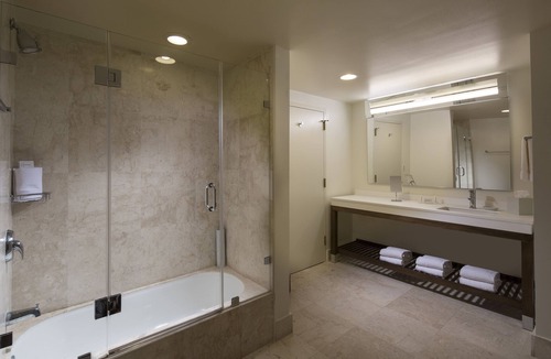 Downtown Hotel | Courtyard by Marriott Miami Dadeland