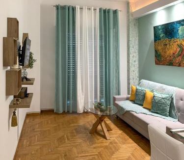 Kinosargous Apartment | Cozy and Chic apartment in the Center, 5 min Subway