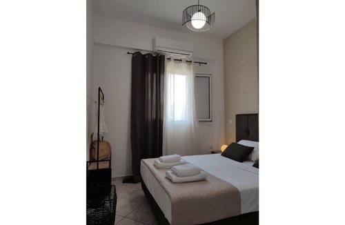 Mires Apartment | Cozy apartment in the city center, super close to great beaches