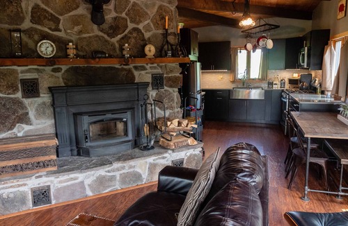 Fleischmanns House | Cozy cabin with great views and fire place!