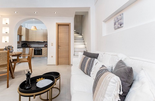 Naxos House | Cozy Comfy 2BR House-Rooftop Lounge+Panoramic View