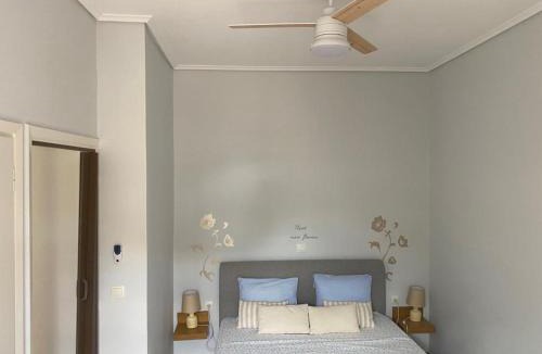 Vouliagmeni Apartment | Cozy seaside studio in Lemos Vouliagmenis