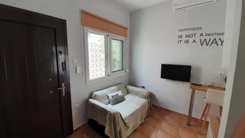 Vouliagmeni Apartment | Cozy seaside studio in Lemos Vouliagmenis
