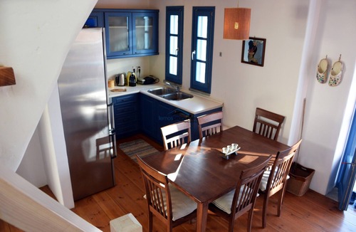 Korissia Villa | Cozy villa with a swimming pool overlooking the Port of Kea