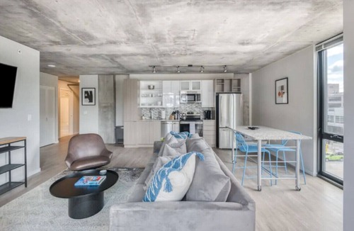 Downtown Minneapolis Apartment | CW 2BR Sky Lounge Rooftop Pool Gym 1320
