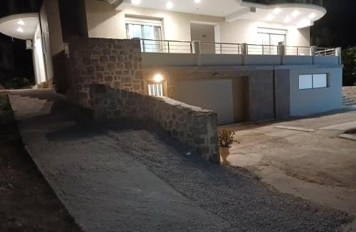 Paleros Apartment | Danita Apartments