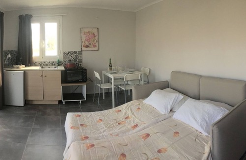 Paliki Apartment | Daphne’s Apartment Friendly
