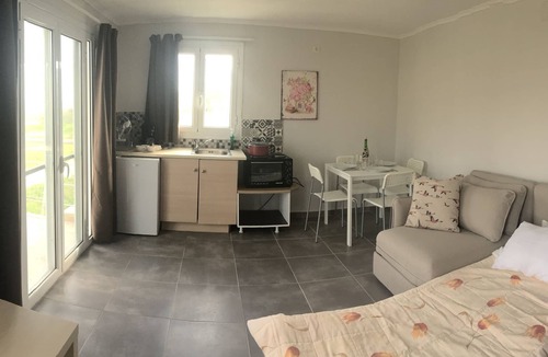 Paliki Apartment | Daphne’s Apartment Friendly