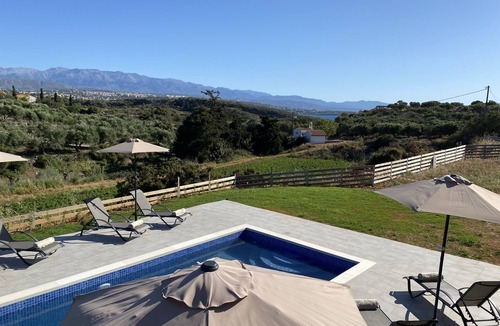 Chorafakia Apartment | Deatached apartment with shared pool in Tersanas Chania 2 minutes from the beach