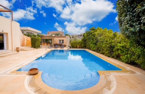 Anavyssos Villa | Deluxe 5 bdrm Villa w/Pool next to the beach