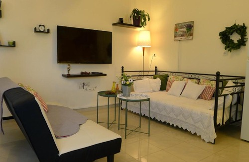 Kounoupidiana Apartment | Diamant's Place with Treehouse Garden