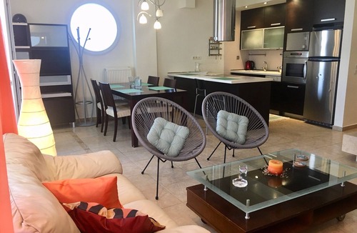 Nea Peramos Apartment | Diamond Resort is situated in the quiet suburbs of Nea Peramos