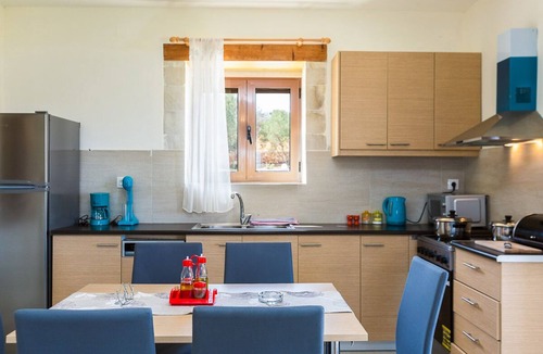 Geropotamos Villa | Dimokritos Villa I, a homestay experience