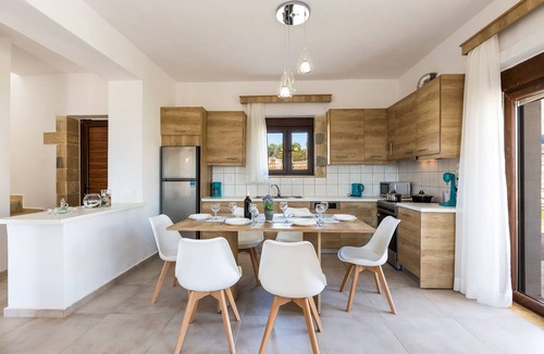 Geropotamos Villa | Dimokritos Villa IV, a homestay experience