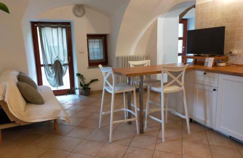 Ivrea Apartment | Dimora 5 laghi -A due passi dal Lago Sirio