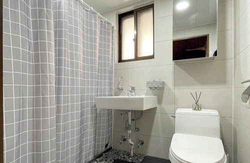 Seogang-dong Apartment | [Dopiso] 2 mins from Hapjeong Station/3 Room/Beam Projector & Retro Game Machine