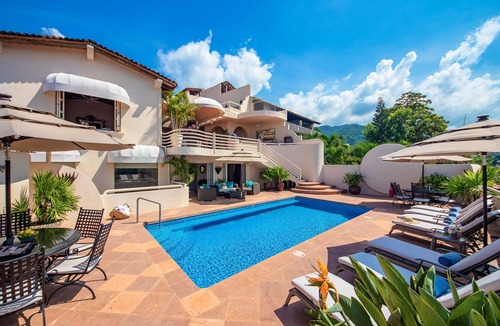 Cerro Villa | DOWTOWN VILLA INCREDIBLE VIEWS WITH FULL STAFF