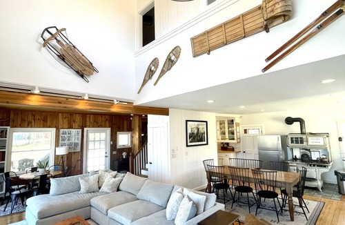 North Conway House | Eagle's View- modern farmhouse, central location, stunning Mt. Washington Views!