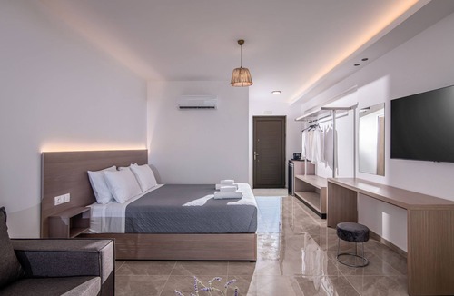 Kato Gouves House | Ebenus Suites by Checkin