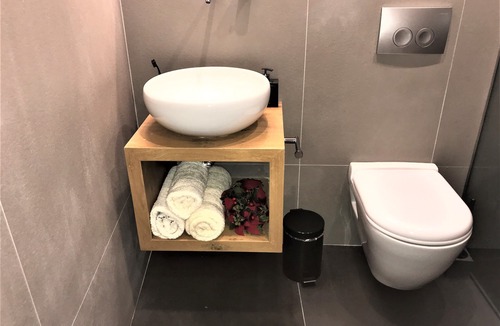 Neos Kosmos Condo | Elea Athens Apartment