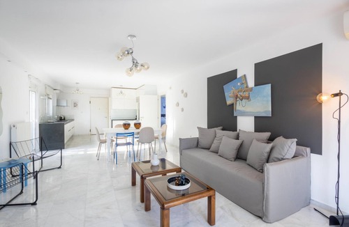Alimos Apartment | Elegant Coastal Haven: Fully Renovated 3-Bedroom Apartment