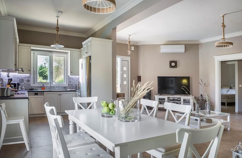 Mazarakata House | Elegant Luxury garden apartment with swimming pool, BBQ and play ground